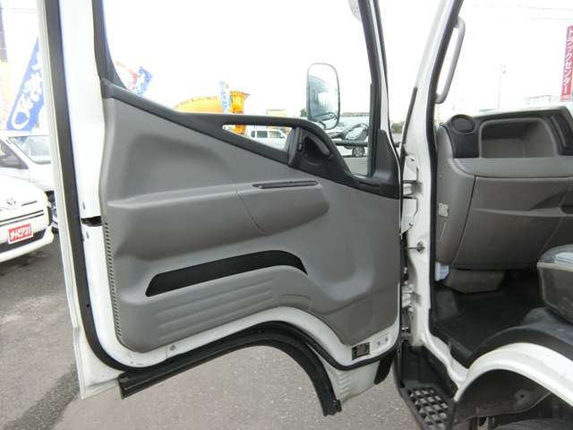 Mitsubishi Fuso Canter 9