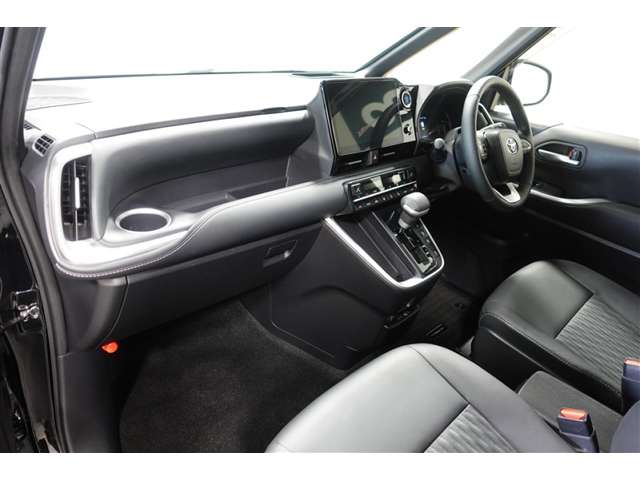 Toyota Noah 11