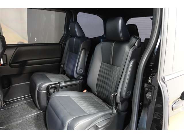 Toyota Noah 7