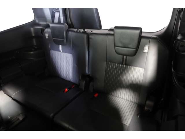 Toyota Noah 8