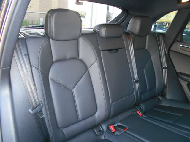 Porsche Macan 13