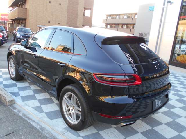 Porsche Macan 8