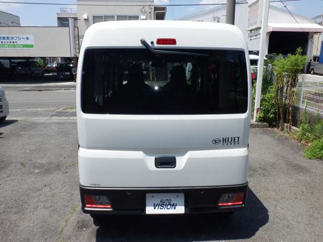 Daihatsu Hijet Cargo 8