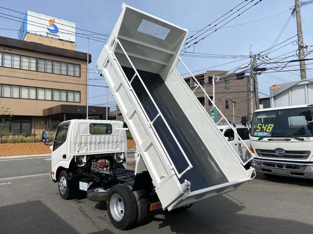 Hino Dutro 5