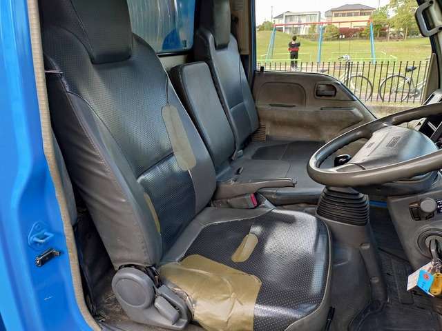 Isuzu Elf 3