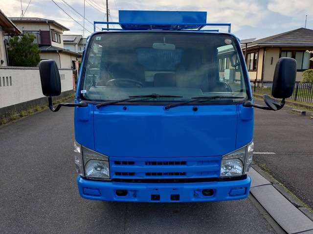 Isuzu Elf 7