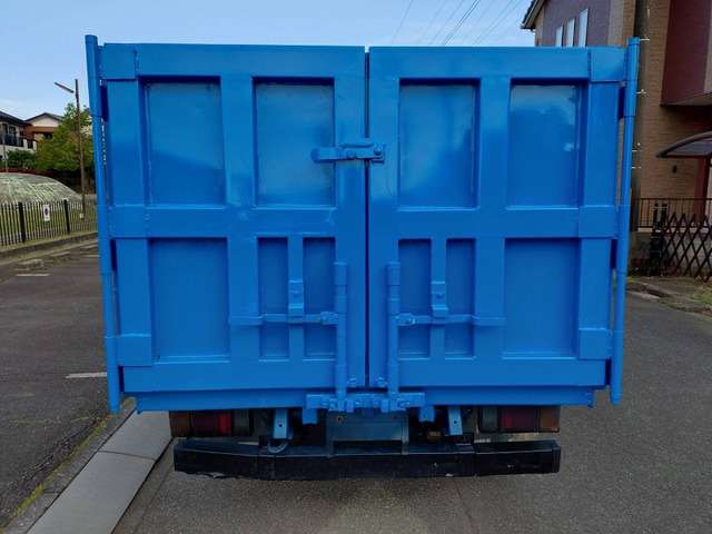 Isuzu Elf 8