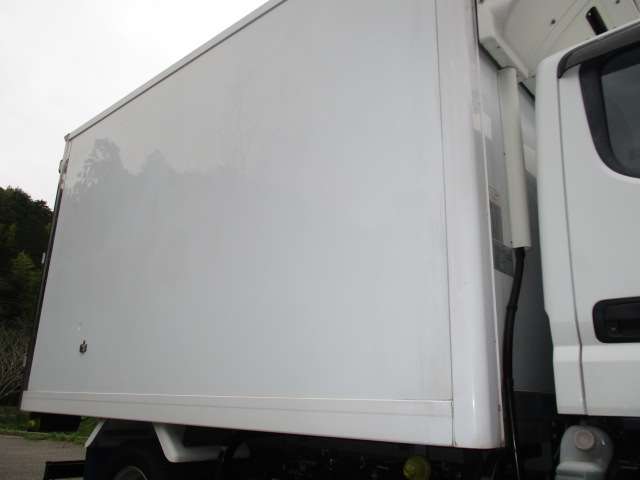 Mitsubishi Fuso Canter 9