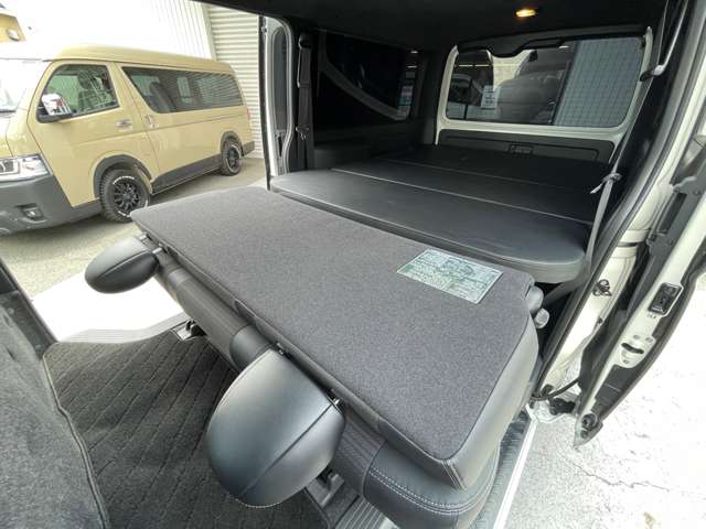 Toyota Hiace Van 12