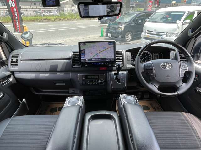 Toyota Hiace Van 2