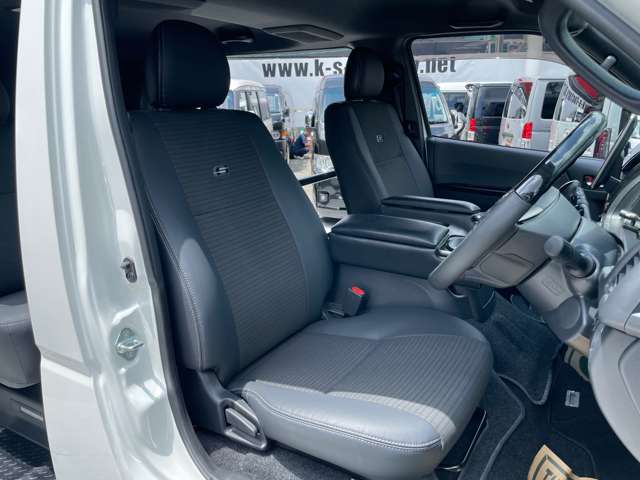 Toyota Hiace Van 6