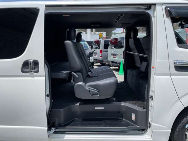 Toyota Hiace Van 8