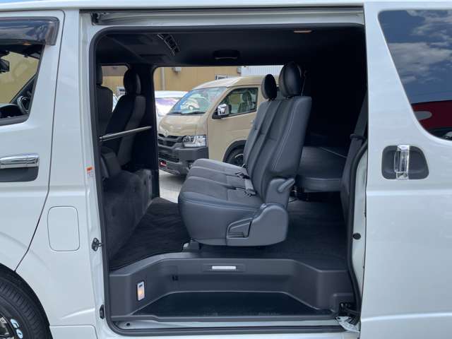 Toyota Hiace Van 9