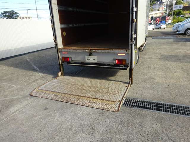 Isuzu Elf 12