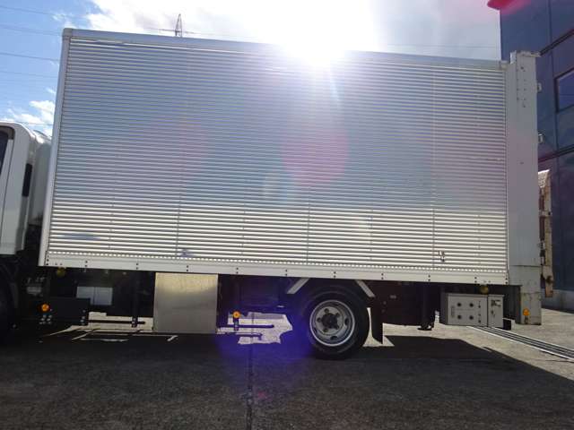 Isuzu Elf 7