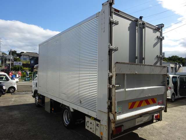 Isuzu Elf 8