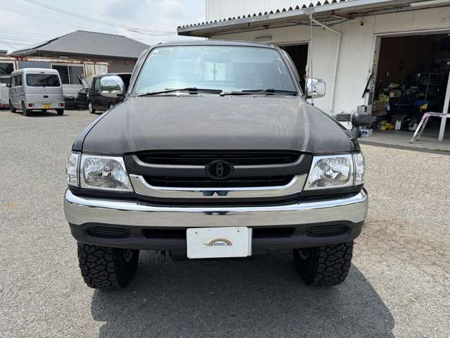 Toyota Hilux 2