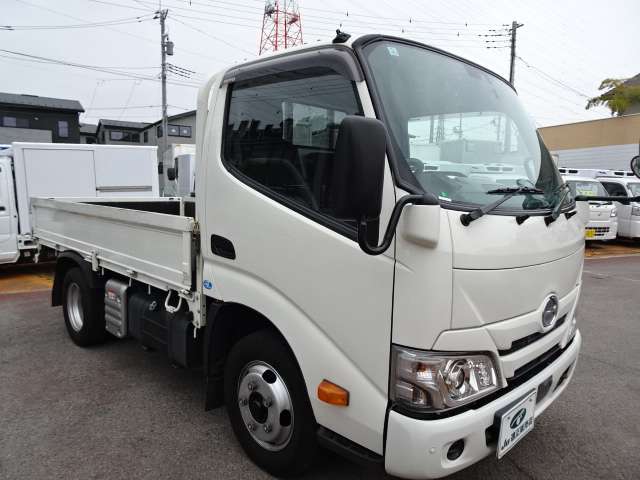 Hino Dutro 8