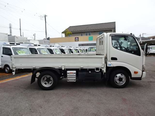 Hino Dutro 9