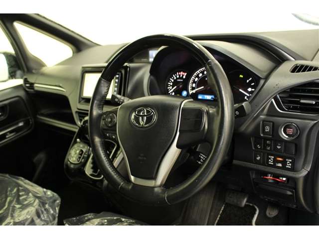 Toyota Esquire 4