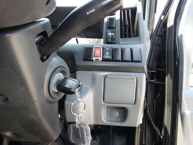 Isuzu Elf 12