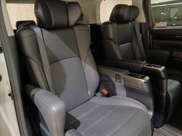 Toyota Alphard 12