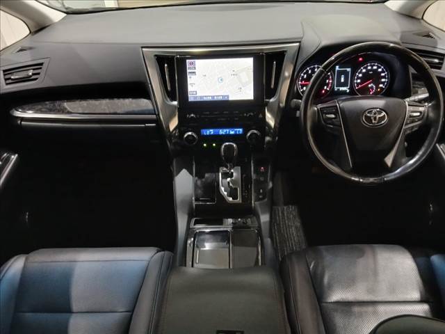 Toyota Alphard 3