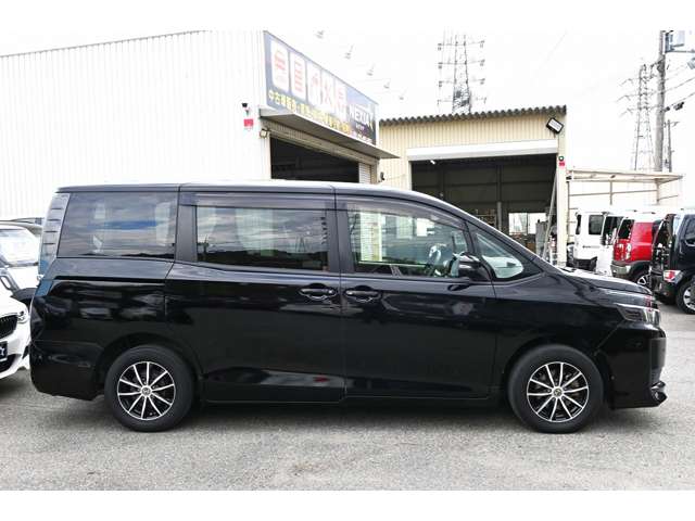 Toyota Voxy 11