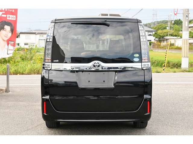 Toyota Voxy 9