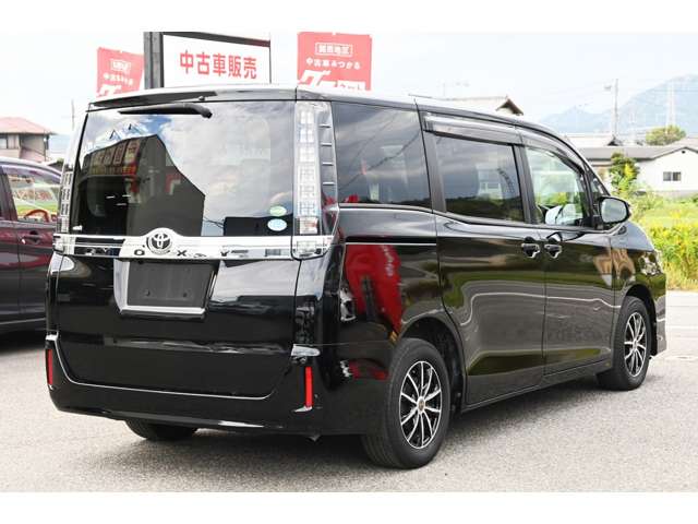 Toyota Voxy 10