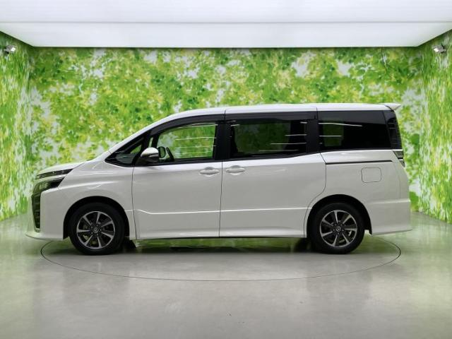 Toyota Voxy 5