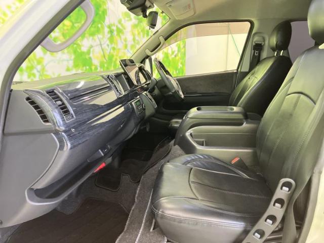 Toyota Hiace 7