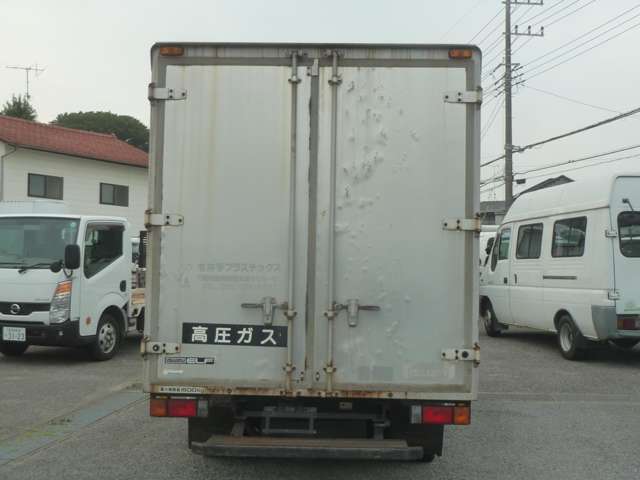Isuzu Elf 8