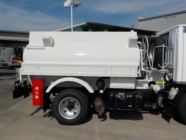 Isuzu Elf 12