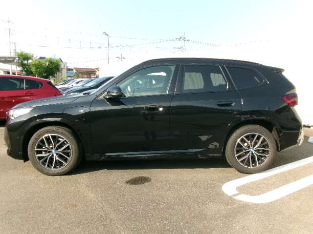 BMW iX1 11