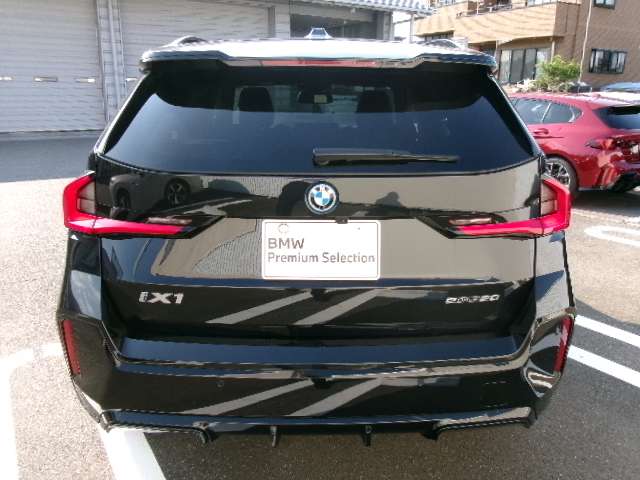 BMW iX1 10