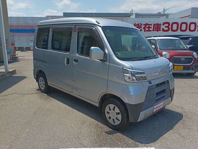 Daihatsu Hijet Cargo 4