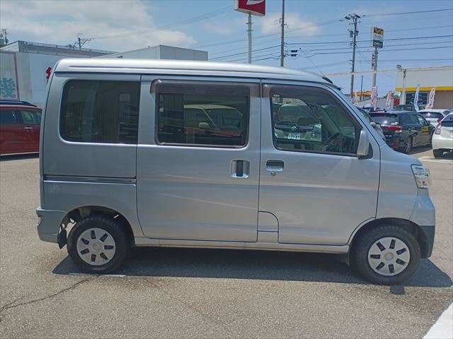 Daihatsu Hijet Cargo 5