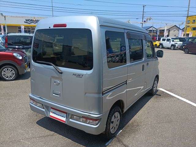 Daihatsu Hijet Cargo 6