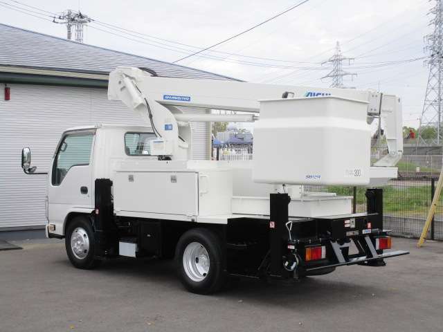 Isuzu Elf 3