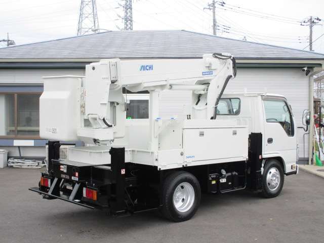 Isuzu Elf 4