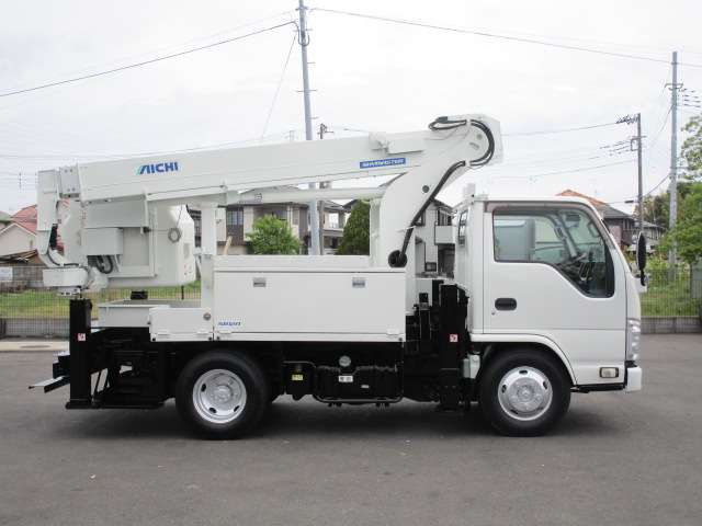 Isuzu Elf 6