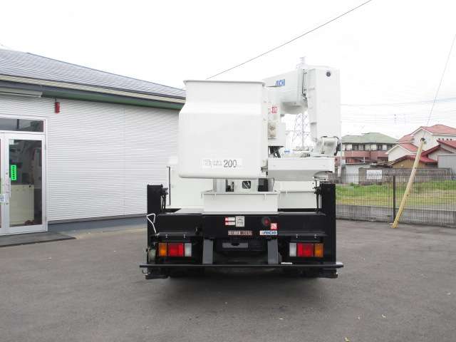 Isuzu Elf 8