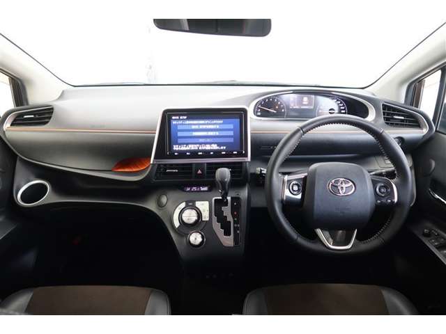 Toyota Sienta 5