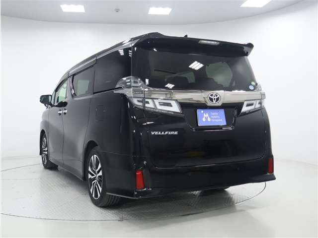 Toyota Vellfire 2