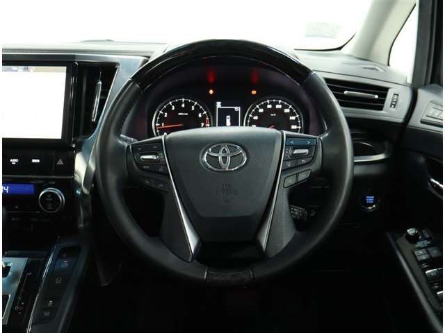 Toyota Vellfire 4