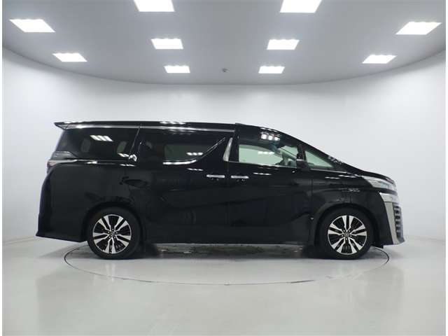 Toyota Vellfire 6
