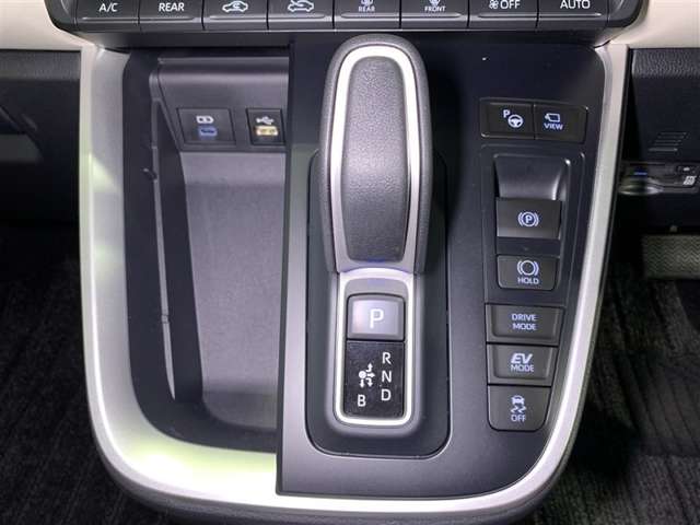 Toyota Noah 9