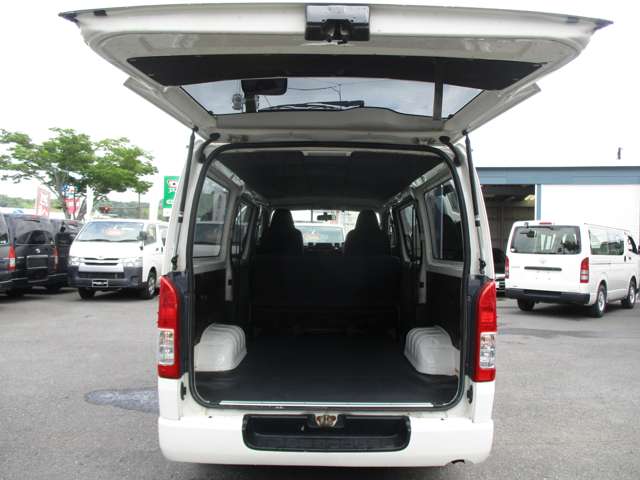 Toyota Regius Ace 11