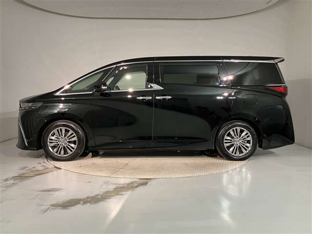 Toyota Alphard 3